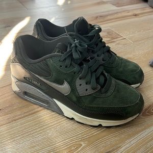 Air Max 90 Suede Green Limited Edition